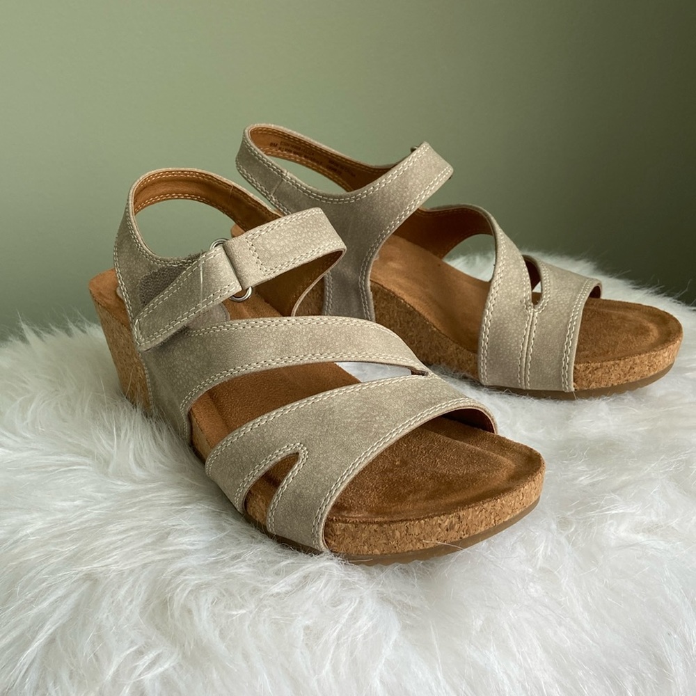 Womens Eliza Euro Soft Sandals Tan/Beige Size 8 New